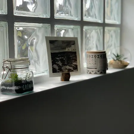 Maisonnette Avec Un Joli Jardin *