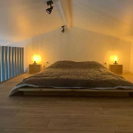 Maisonnette Avec Un Joli Jardin